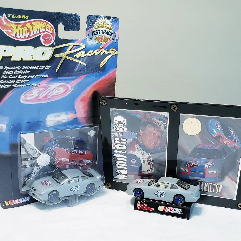NASCAR Hotwheels Collection- Test Track - Picture 3 of 8